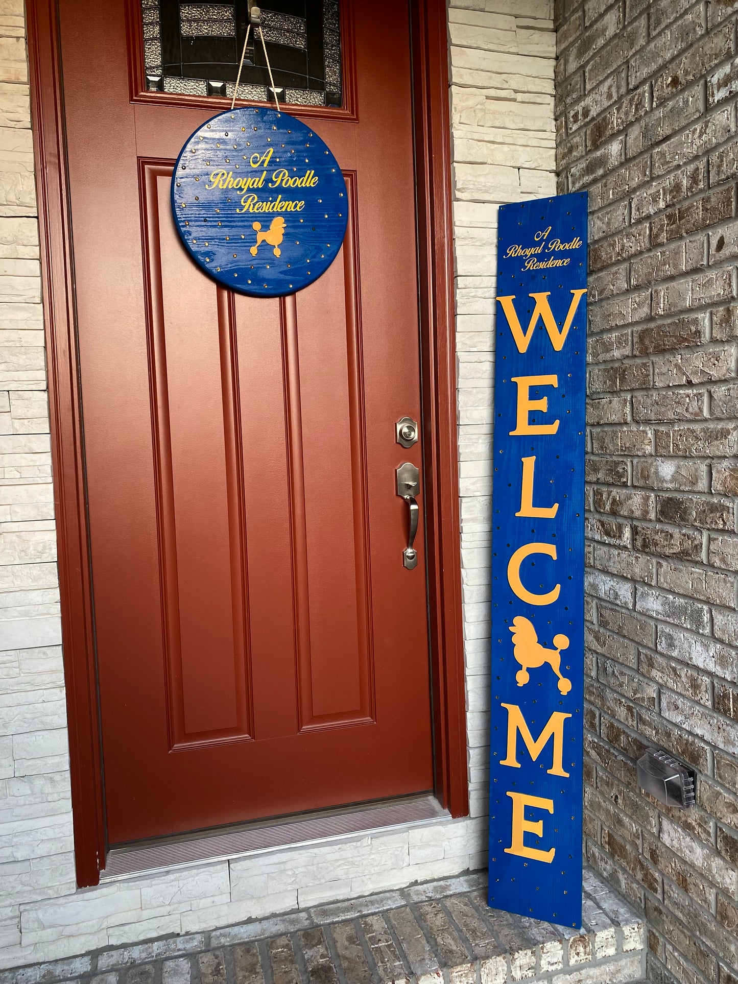 Rhoyal Poodle Welcome Sign